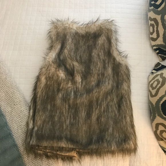 Faux fur vest - Picture 7 of 7